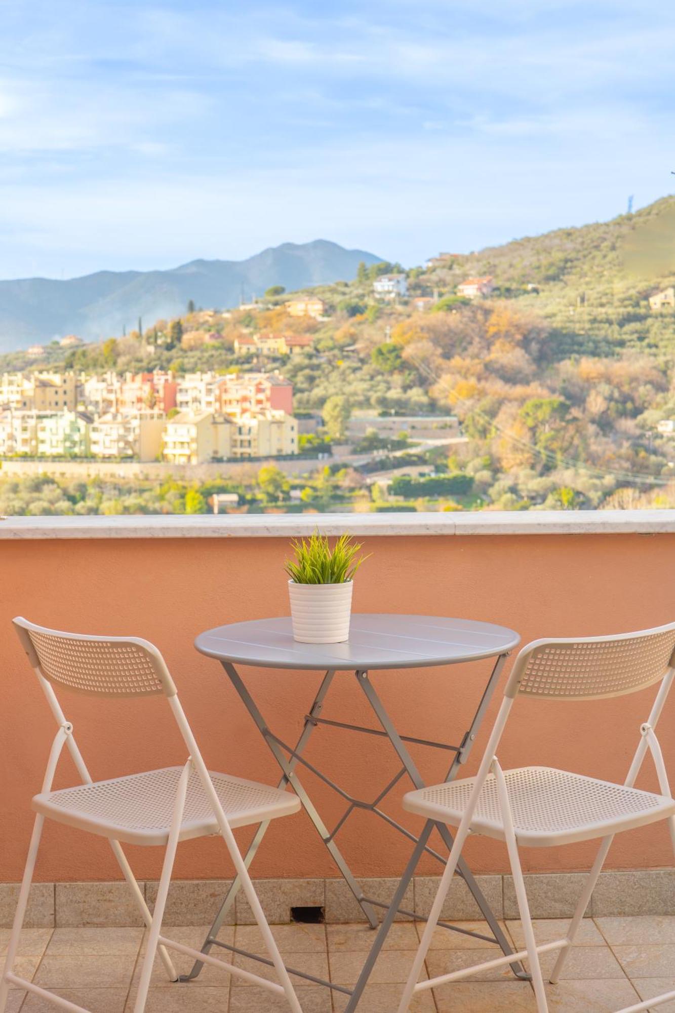 Appartamento Pesco "A Casa Felice" Pietra Ligure Esterno foto