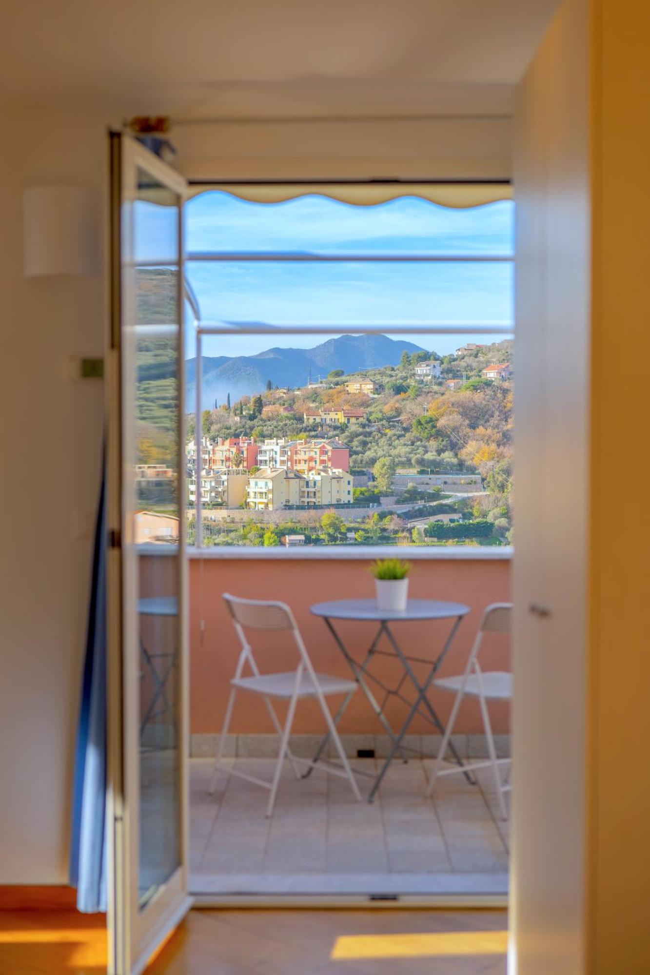 Appartamento Pesco "A Casa Felice" Pietra Ligure Esterno foto