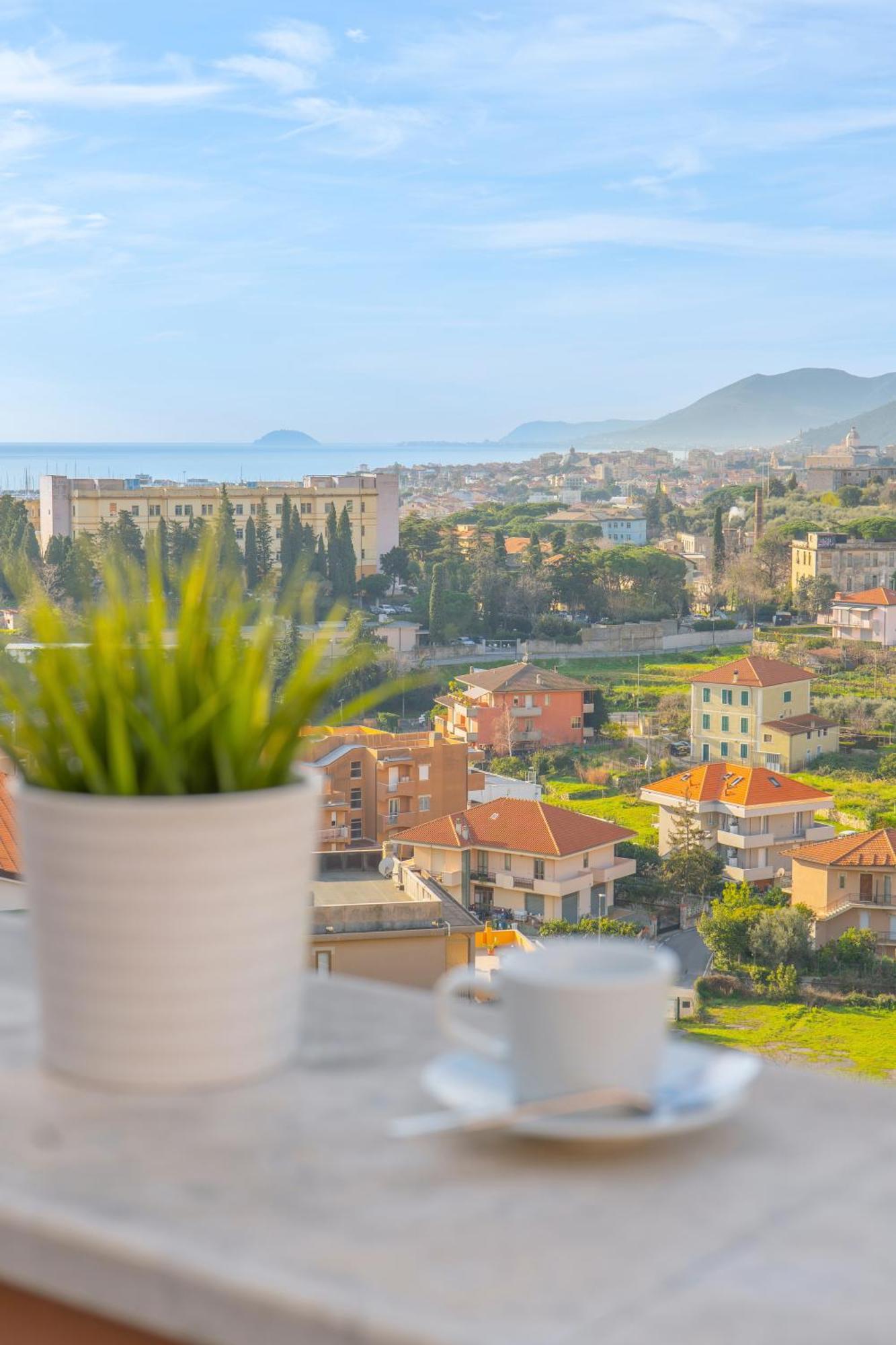 Appartamento Pesco "A Casa Felice" Pietra Ligure Esterno foto